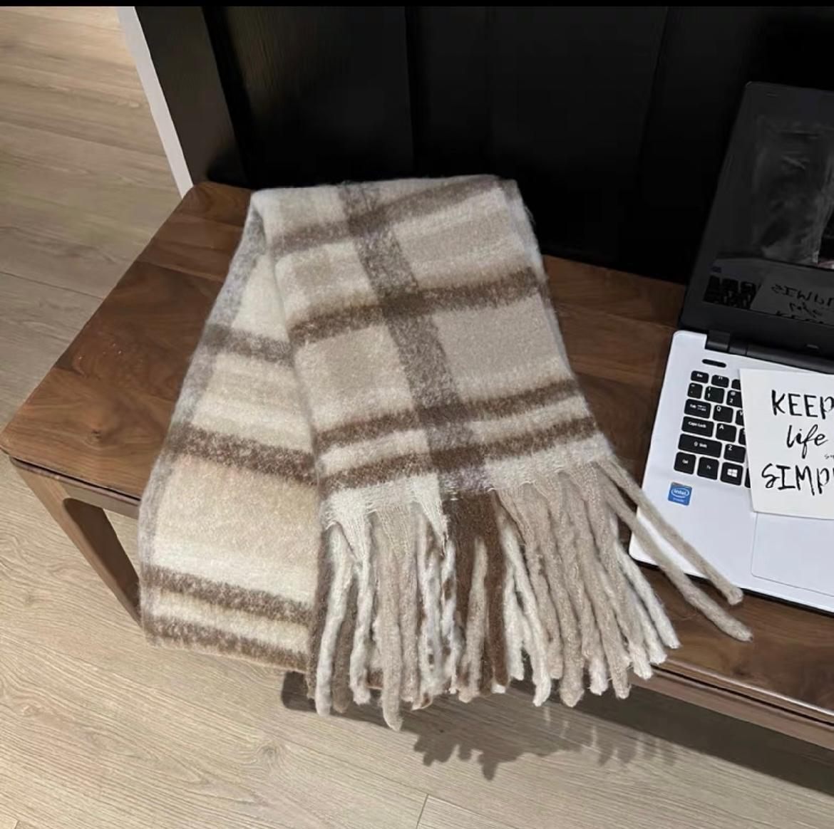 Écharpes multicolores pour l’hiver