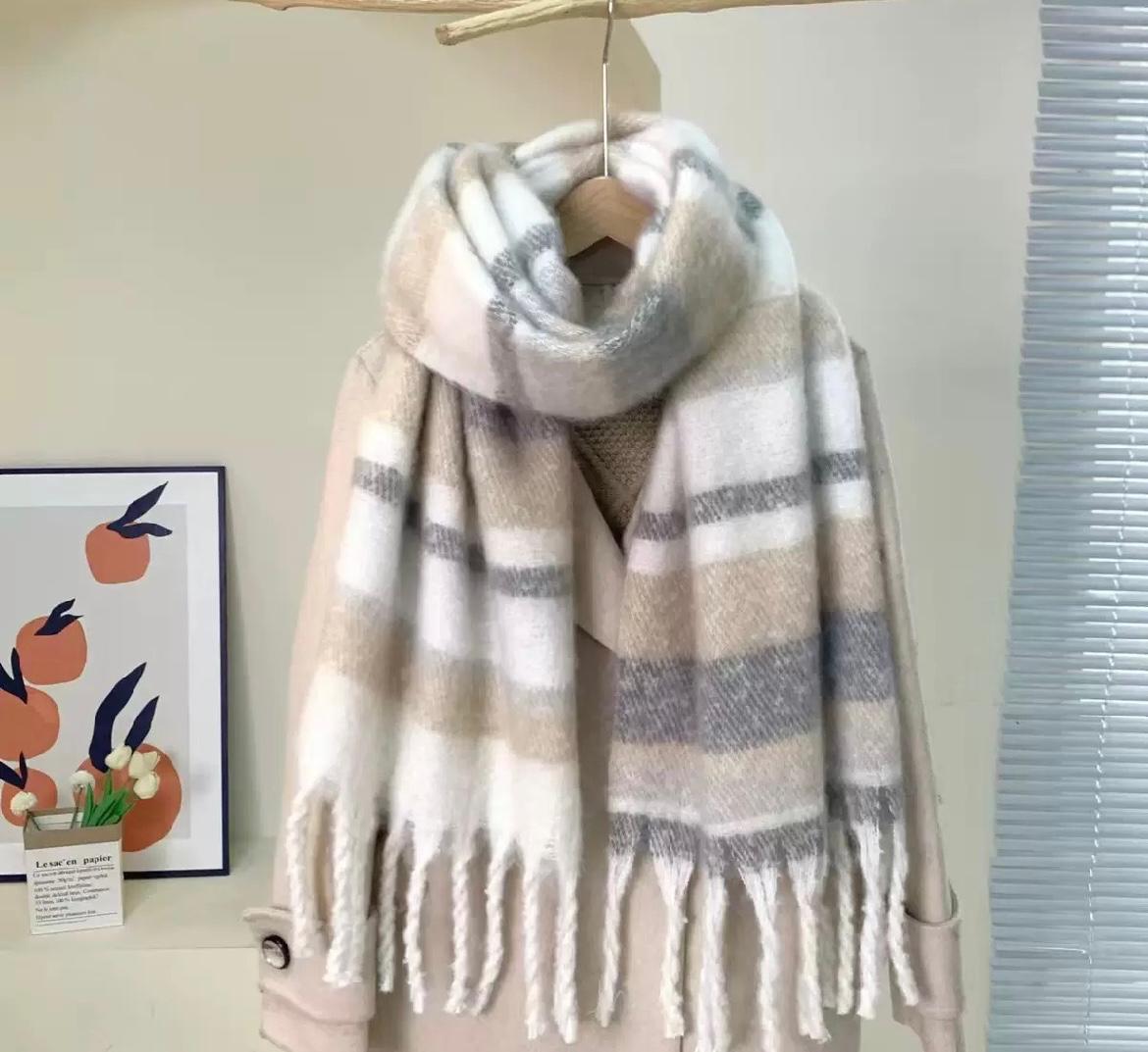 Écharpes multicolores pour l’hiver